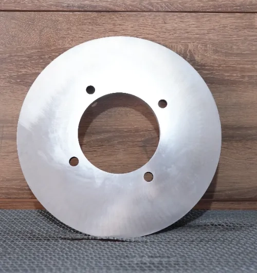 A capacidade de produção de borracha reciclada não pode aumentar, então como você escolhe uma lâmina grande e inclinada para serviço pesado de 390 mm para aumentar a eficiência de quebra de borracha?
